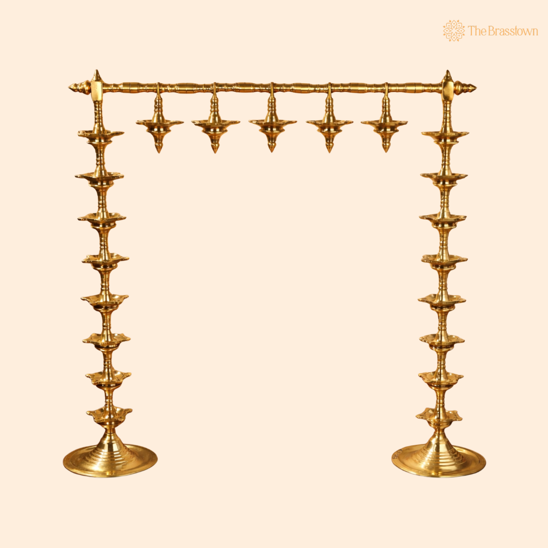 Brass Traditional Deepa Stambh Lamp Stand β Kuthu Vilakku Nilavilakku Samai, South Indian Temple Pooja Oil Lamp Stand for Home Mandir & DΓ©cor 30.5 Inch