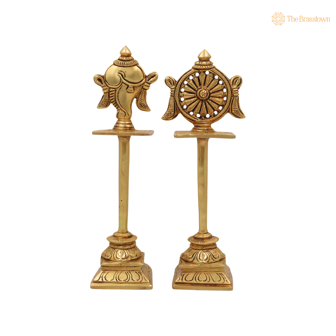 Brass Shankh Chakra Stand Set – Peetal Vishnu Symbol Balaji Shankh & Sudarshan Chakra Figurine for Pooja, Home Temple & Spiritual Décor 5 Inch