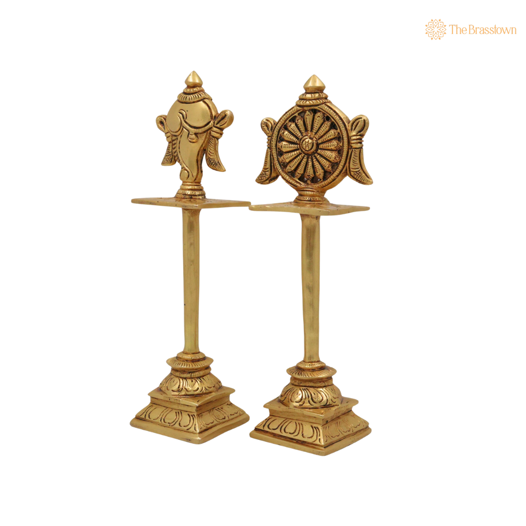 Brass Shankh Chakra Stand Set – Peetal Vishnu Symbol Balaji Shankh & Sudarshan Chakra Figurine for Pooja, Home Temple & Spiritual Décor 5 Inch