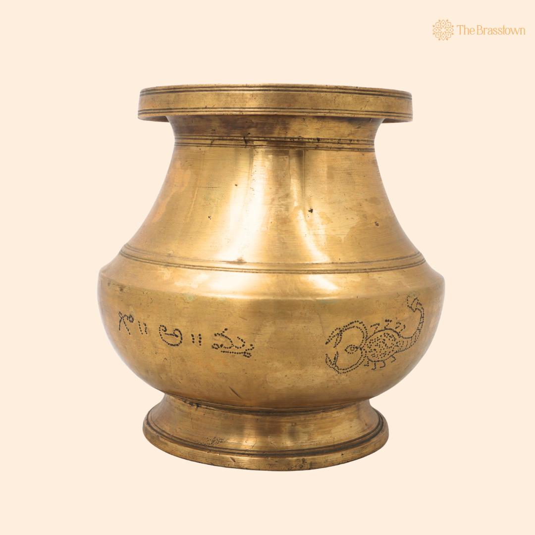 Vintage Brass Pooja Kalash - Handcrafted Traditional Pital Gangajali Kamandal for Ganga Jal, Hindu Rituals, Home Mandir &amp; Spiritual Gifting 4.5 Inch