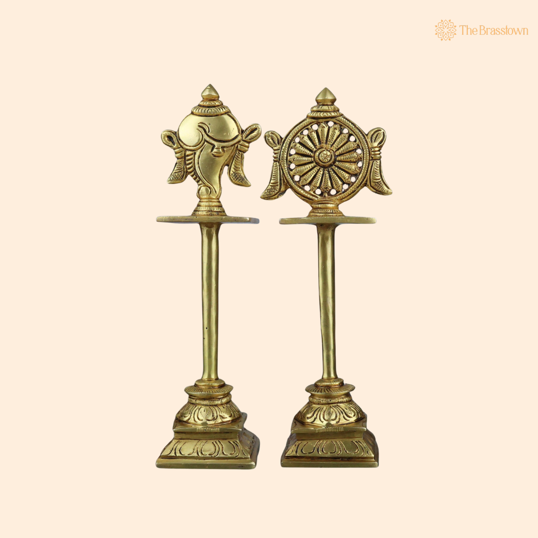 Brass Shankh Chakra Stand Set – Peetal Vishnu Symbol Balaji Shankh &amp; Sudarshan Chakra Figurine for Pooja, Home Temple &amp; Spiritual Décor 5 Inch