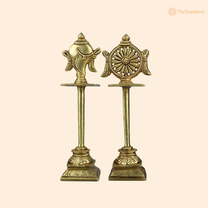 Brass Shankh Chakra Stand Set – Peetal Vishnu Symbol Balaji Shankh &amp; Sudarshan Chakra Figurine for Pooja, Home Temple &amp; Spiritual Décor 5 Inch