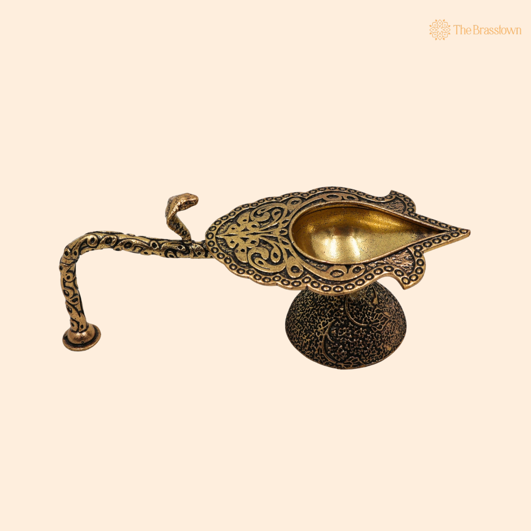 Brass Aarti Diya 1.5 Inch front view – pure brass handcrafted India