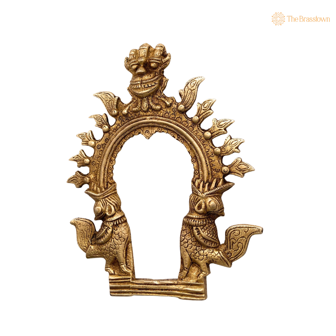 Brass Traditional Prabhavali Frame for 6.5 Inch closeup – intricate craftsmanship