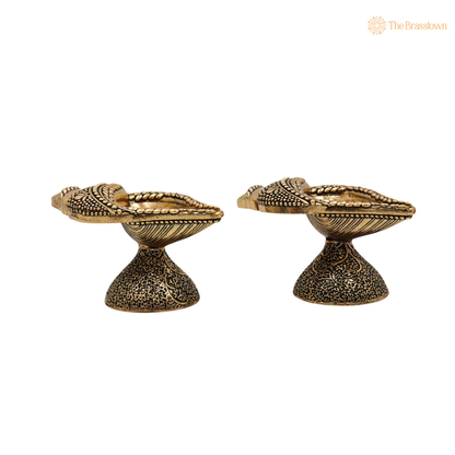 Brass Handcrafted Shankha Diya – Conch Shape Oil Lamp (Peetal Deepak) for Puja, Aarti &amp; Home Mandir Décor 1.5 Inch (set of 2)
