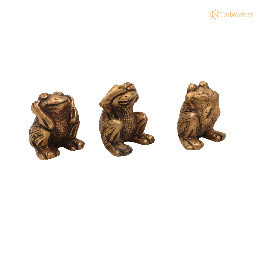 Brass Three Wise Frogs Idol 2 Inch closeup – intricate craftsmanship
