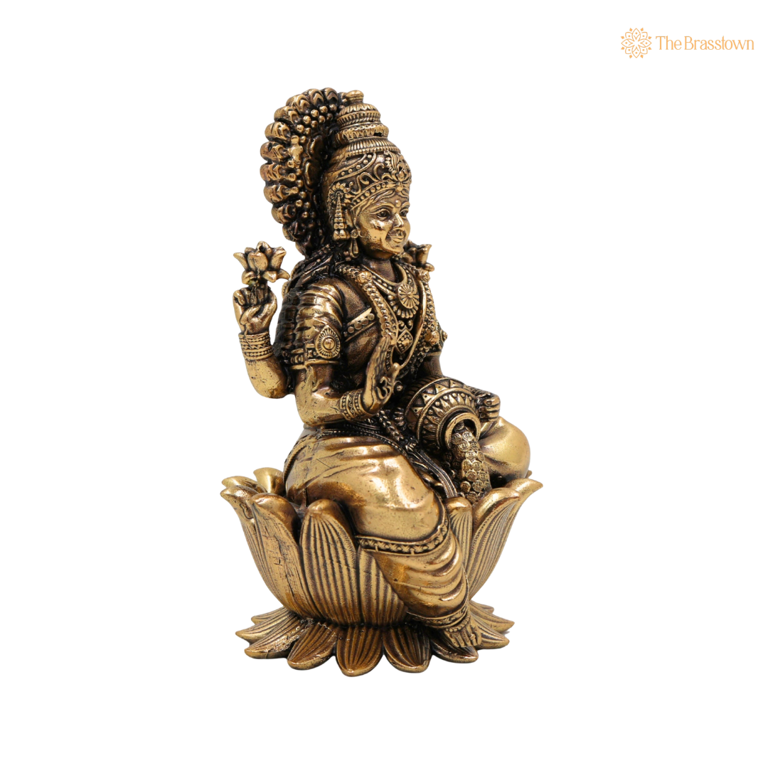 Brass Mahalakshmi Murti 4 Inch closeup – intricate craftsmanship