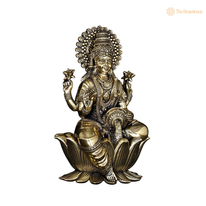 Brass Lakshmi Idol 4 Inch closeup – intricate craftsmanship