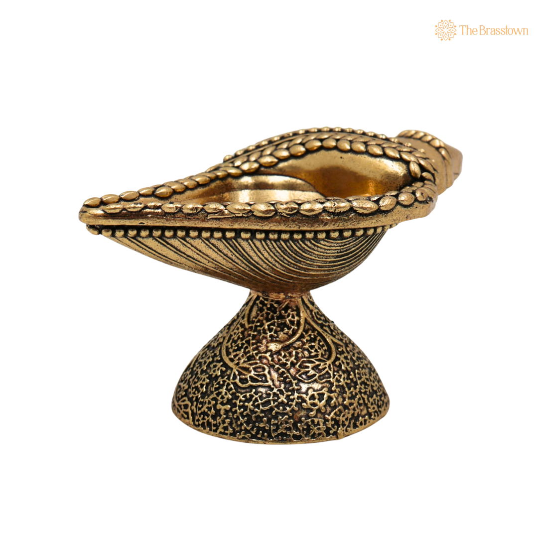 Brass Handcrafted Shankha Diya – Conch Shape Oil Lamp (Peetal Deepak) for Puja, Aarti &amp; Home Mandir Décor 1.5 Inch