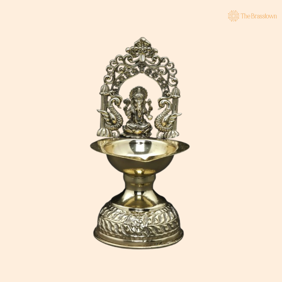 Brass Ganesha Deepam – Traditional Oil Lamp 7 Inch