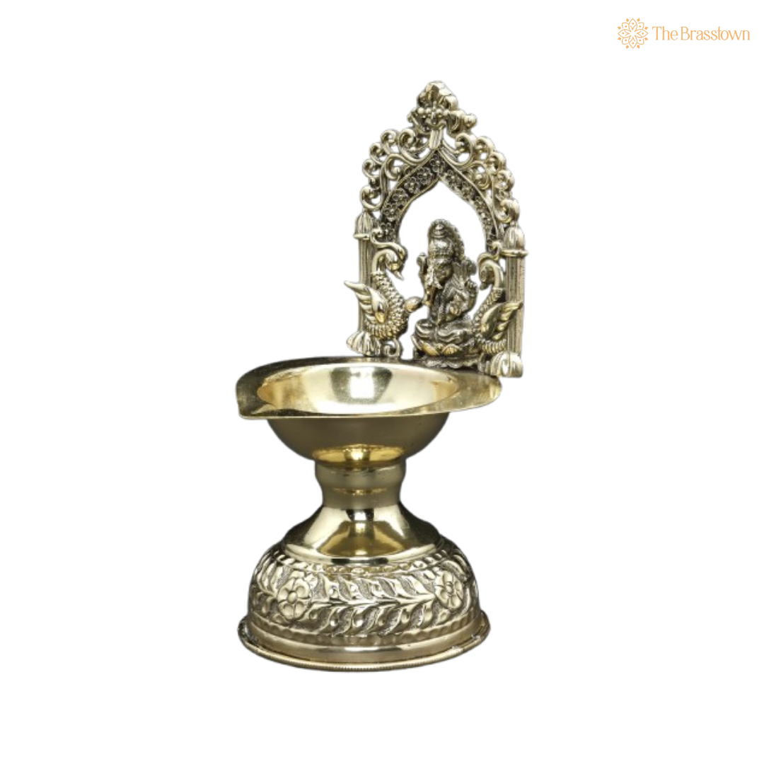 Brass Ganesha Deepam – Traditional Oil Lamp 7 Inch