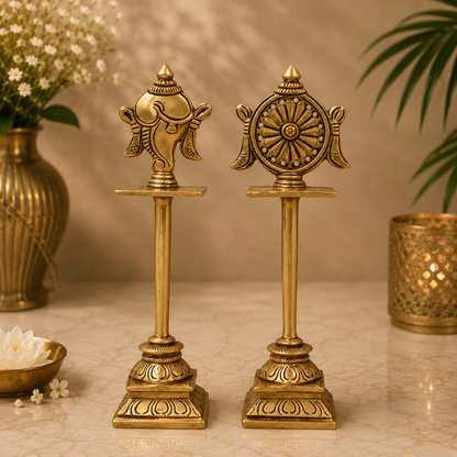 Brass Shankh Chakra Stand Set – Peetal Vishnu Symbol Balaji Shankh &amp; Sudarshan Chakra Figurine for Pooja, Home Temple &amp; Spiritual Décor 5 Inch