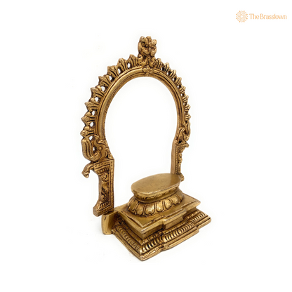 Ornate Brass Arch with Pedestal 7.5 Inch closeup – intricate craftsmanship